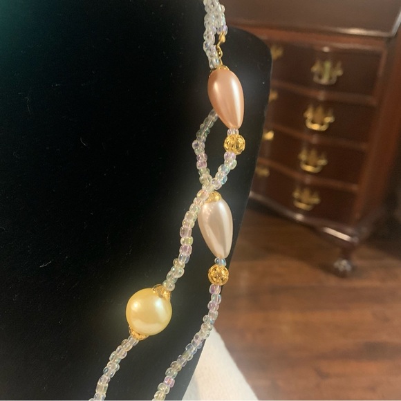 Avon Pearly Pastel  Bead Necklace NIB very long - Picture 7 of 7